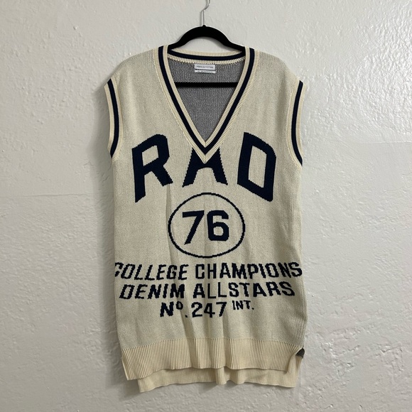 Chic Sweater Vest dress, oversized sporty knit - Picture 2 of 5